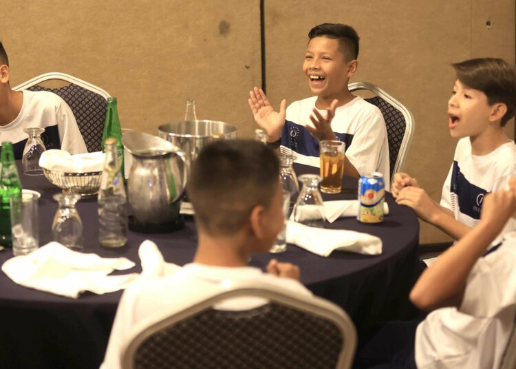 Y como premio, los niños de El Refugio viajarán a España