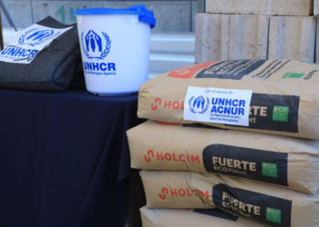 CONAIPD y ACNUR entregan materiales de construcción a familias afectadas por la tormenta Julia