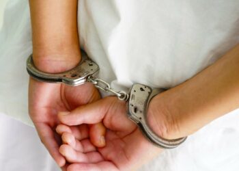 15 años de prisión para hombre que traficaba ilegalmente a personas y sobornaba a policías