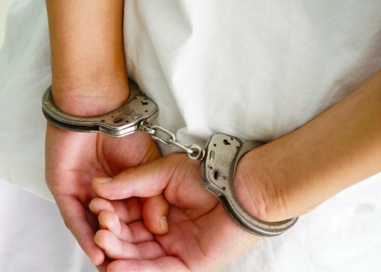 15 años de prisión para hombre que traficaba ilegalmente a personas y sobornaba a policías