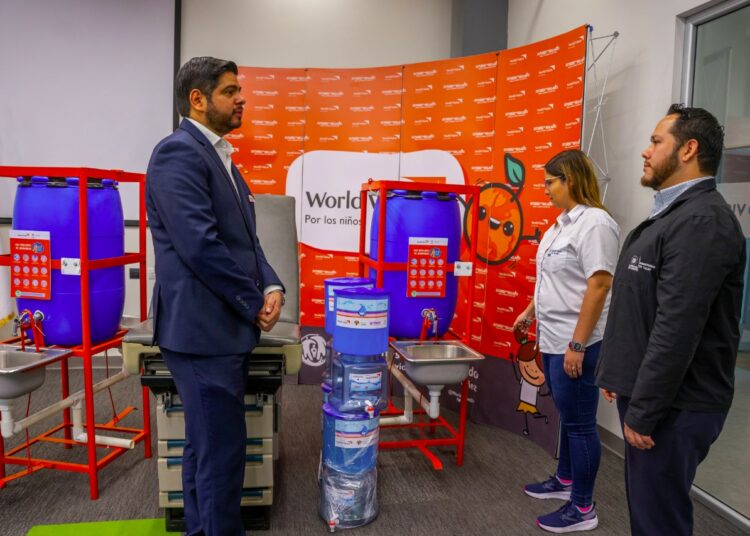 World Vision entregó donativo de insumos médicos e higiénicos al Minsal para fortalecer la red hospitalaria en el país