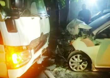 Conductor de microbus se duerme al volante y deja tres personas lesionadas sobre bulevar Venezuela esta madrugada