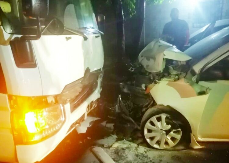 Conductor de microbus se duerme al volante y deja tres personas lesionadas sobre bulevar Venezuela esta madrugada