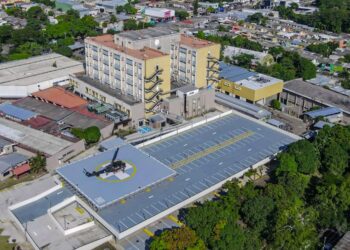 Inauguran parqueo multinivel y helipuerto en Hospital Militar Central de San Salvador