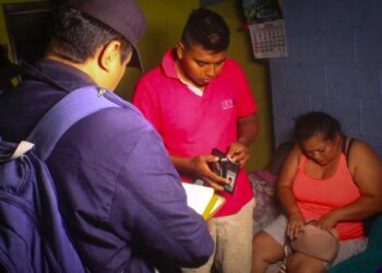 Ordenan capturas para una red de estafadores informáticos que robó $27,550