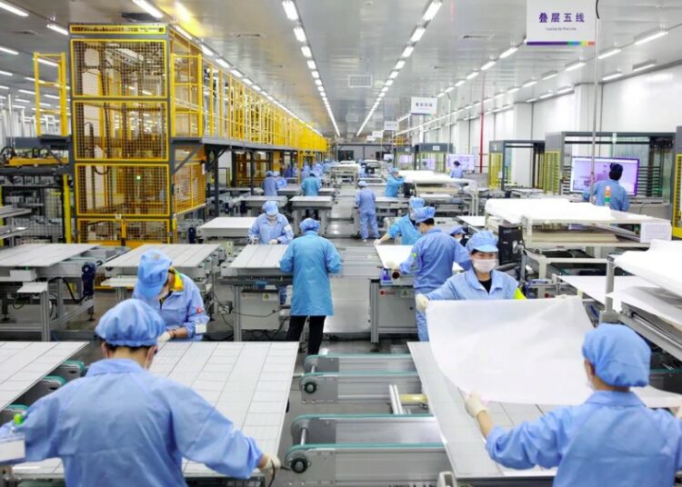 Estados Unidos bloqueó en sus puertos más de mil envíos de componentes para energía solar por el trabajo esclavo en China