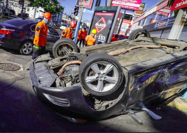 Dos lesionados tras accidente de tránsito sobre la 87 Avenida Norte, Paseo General Escalón