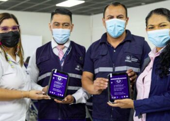 Entregan tablets a inspectores ambientales para modernizar sistema de salud