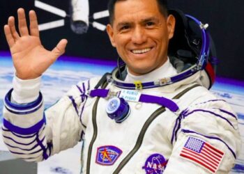 VIDEO | El astronauta salvadoreño Frank Rubio debuta en su primera caminata espacial