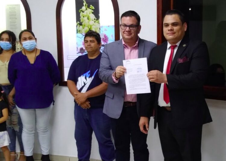 Diputados impulsan iniciativa para legalizar propiedades a familias de comunidad en San Miguel