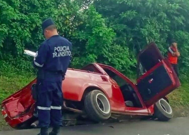 Accidente de tránsito sobre el Km 56 en Izalco, Sonsonate deja una persona muerta y otra lesionada