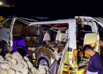 Accidente de bus en Pakistán dejó, por lo menos, 20 muertos: la mayoría eran niños