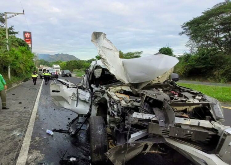 VIDEO | Aparatoso accidente de tránsito deja un lesionado sobre carretera de Oro