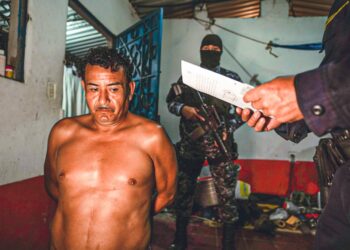 Fiscalía ordena captura de 5 hombres ligados al feminicidio de sus parejas