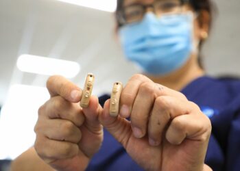 Despacho de la Primera Dama entrega más de 1,200 dispositivos auditivos