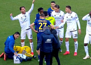 (IMÁGENES FUERTES) ¡La terrible lesión del portero polaco Bartlomiej Dragowski a una semana del Mundial!