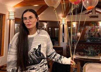 Demi Moore cumplió 60 años y ella misma se hizo un regalo que aterró y desconcertó a todos