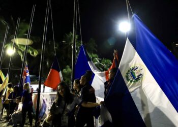 Ya ondea la bandera de El Salvador en Santa Marta