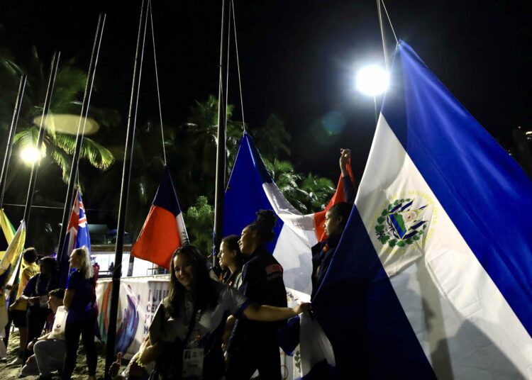 Ya ondea la bandera de El Salvador en Santa Marta