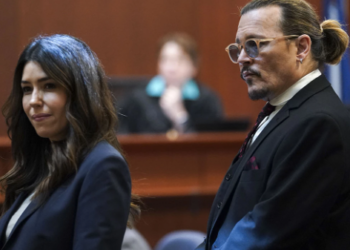 Johnny Depp ya no sale con su ex abogada Joelle Rich