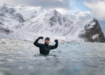 Chris Hemsworth cuelga la capa de Thor para desafiar su cuerpo en nueva serie de Disney+