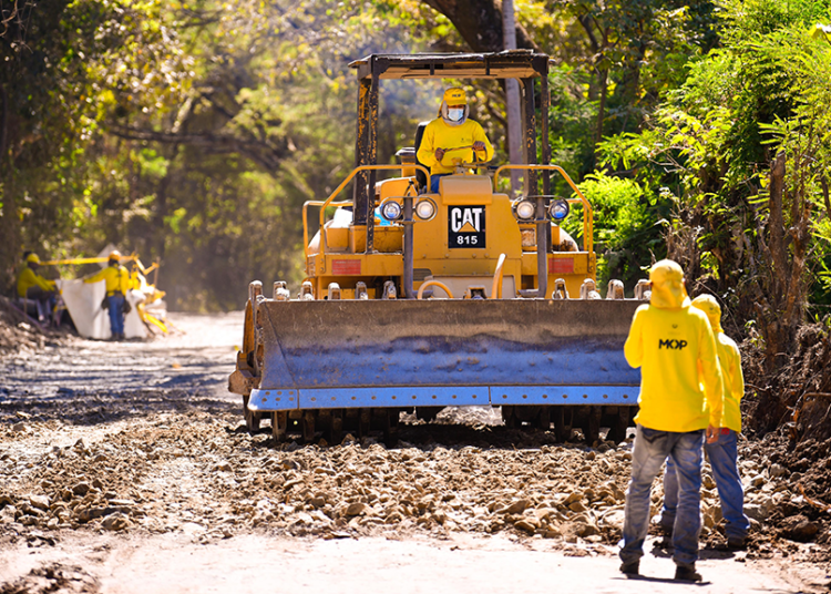 Comisión A Favor De Crear Ley Especial Para La Contratación De Obra