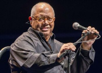El cantautor cubano Pablo Milanés fue hospitalizado y tuvo que suspender los conciertos que tenía previstos