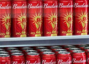 Budweiser reveló qué hará con las cervezas que le prohibieron vender en los estadios del Mundial Qatar 2022