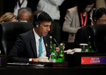 El primer ministro británico Rishi Sunak confrontó a al canciller ruso Serguei Lavrov en el G20 y le exigió “salir de Ucrania y acabar esta guerra bárbara”