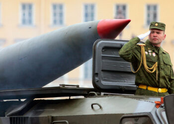 Jefes militares rusos debaten uso de armas nucleares en Ucrania, según NYT