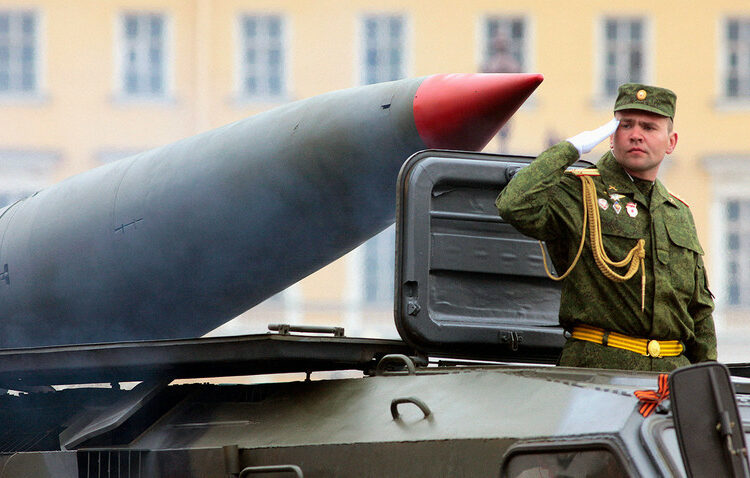 Jefes militares rusos debaten uso de armas nucleares en Ucrania, según NYT