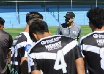 El DT de la selección salvadoreña Hugo Pérez realizó visita a jugadores de la Liga Nacional de Fútbol