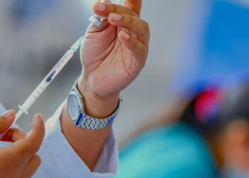 El Salvador mantiene habilitada la vacunación gratis contra el COVID-19 para todos los grupos etarios 