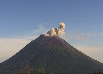 MARN reporta explosiones leves y caída de cenizas en volcán de San Miguel