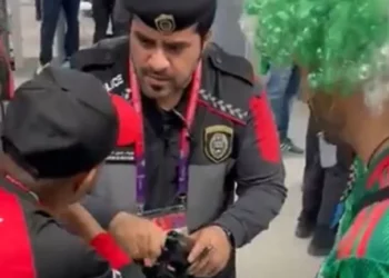 Qué pasó con el mexicano que intentó meter alcohol a Qatar en binoculares y fue descubierto
