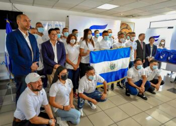 Delegación salvadoreña recibió el pabellón y está lista para los Juegos de Santa Marta 2022