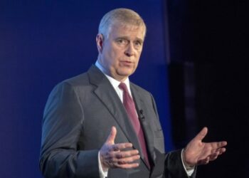 El príncipe Andrés lloró al saber que perdería todas sus funciones reales