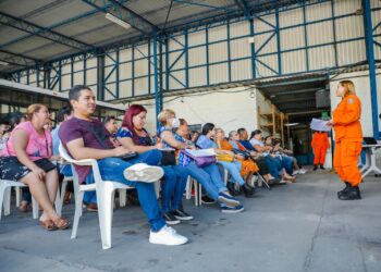 Comerciantes de productos pirotécnicos son capacitados por el Gobierno en el buen manejo de la pólvora