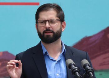 Gabriel Boric presentó un proyecto que pone fin a las administradoras de fondos de pensiones en Chile