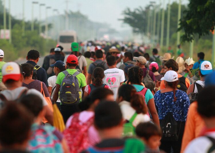 Unos 2.000 migrantes planean caravana en frontera sur de México