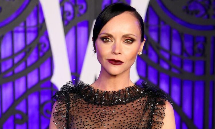 Christina Ricci vendió su colección de joyas y carteras de Chanel para pagar su divorcio