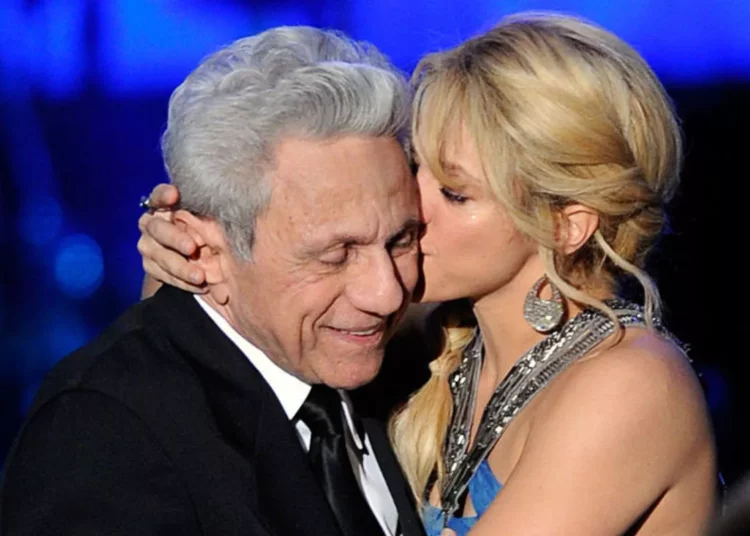 Papá de Shakira, William Mebarak sale del hospital