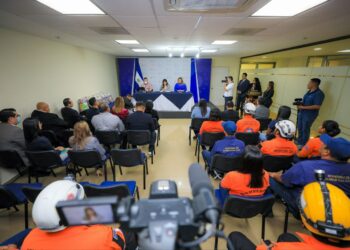 Organización de salvadoreños en el exterior realizan donativo para familias afectadas por tormenta Julia