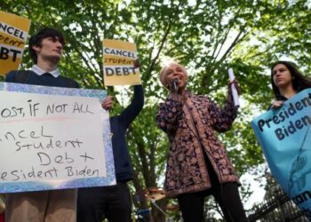 Se declara inconstitucional en Texas el programa de condonación de préstamos estudiantiles de Biden