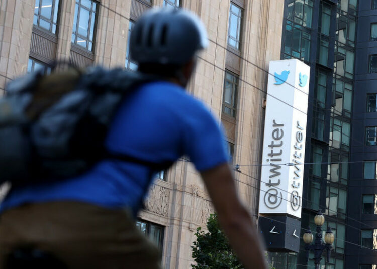 Los empleados de Twitter despedidos por Elon Musk sin previo aviso demandan a la compañía