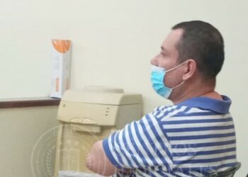 Tribunal ordena a un chef alejarse de su hermano a quien amenaza continuamente a muerte