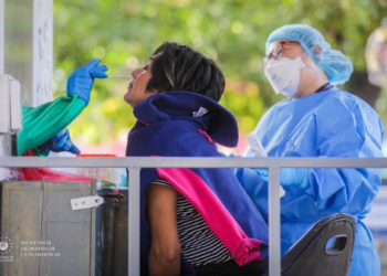 Salud realiza tamizajes en busca de COVID-19 en parque Daniel Hernández de Santa Tecla