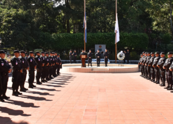 PNC rinde honores a agentes caídos en el cumplimiento del deber