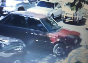 (VIDEO) Captan en video el robo de una llanta a camión estacionado en la colonia Flor Blanca