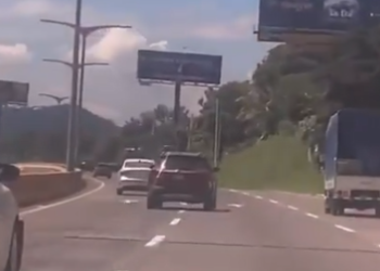 (VIDEO) Difunden video de conductores peligrosos sobre el bulevar Monseñor Romero